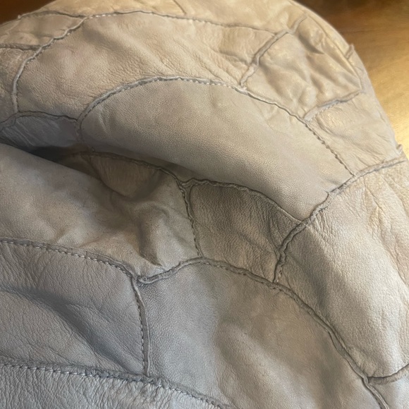 The softest gray leather De.De bag. - Picture 10 of 16